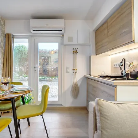 Apartment G2 = You And Me