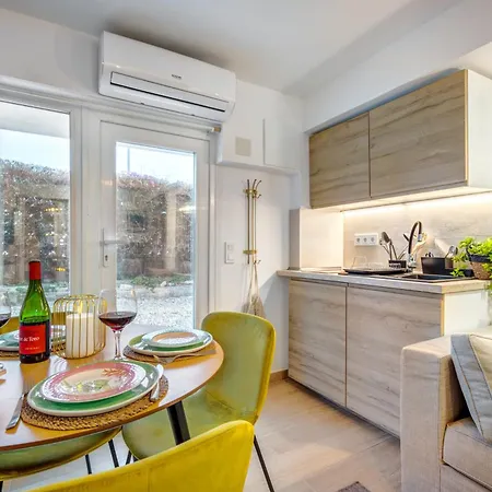 G2 = You And Me Apartment *
