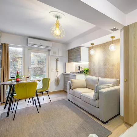 G2 = You And Me Apartment *